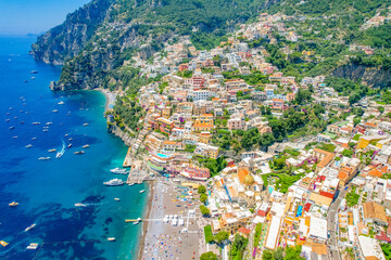 Wall Mural - Positano town, beach and beautiful colorful houses on the cliff in Amalfi coast in Italy