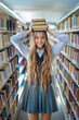 © -SAYONARA- - 図書館で探していた本を見つけた女学生
