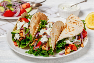 Canvas Print - grilled chicken street tacos on a white plate