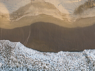 Canvas Print - Wet sandy ocean beach