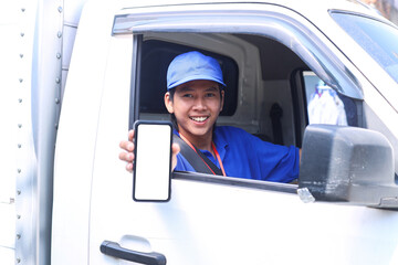 Deliveryman showing blank smartphone screen in a van recommending mobile application for delivery