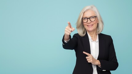 Wall Mural - miling 40 year business woman pointing, room for text, light blue background --ar 16:9 --style raw --personalize m3smyak --v 6 Job ID: 1e6f6568-f4f1-40d5-81a4-95151c7f8723