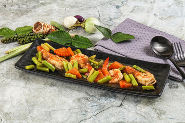 Wall Mural - Prawn with asparagus and spices