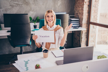 Poster - Photo portrait of lovely young lady hold vacation plate weekend dressed stylish garment modern workplace office coworking indoor