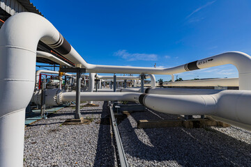 Canvas Print - Pipe line oil tank and gas valves at gas plant pressure safety valve