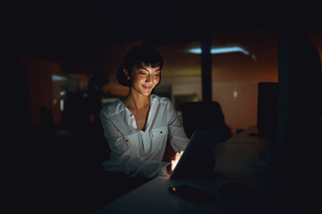 Aufkleber - Office, night and woman with tablet, typing and technology with project, deadline and schedule. Business, evening or creative agency with employee, consultant for graphic design and internet with app