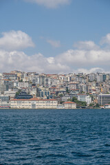 Aufkleber - Istanbul's stunning skyline along the Bosphorus coast, with historic buildings 