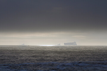 Wall Mural - Ships on the horizon