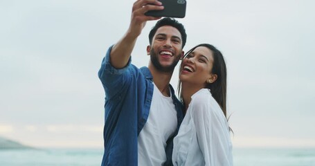 Poster - Happy, beach and selfie by couple in nature with love, freedom or travel adventure on sky background. Phone, profile picture or influencer people smile for social media, blog or live streaming at sea