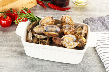 Wall Mural - Raw vongole clams for cooking