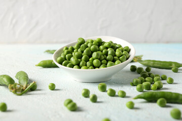 Poster - Bowl of green peas on light table