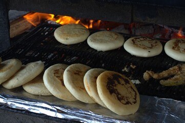 Typical foods from the state of Miranda, Venezuela.
Among the typical foods that we can find in Miranda are corn arepas, cachapas, sausages, and above all, world-class cocoa!