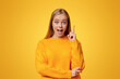 © Prostock-studio - Eureka. Emotional teen girl having idea, pointing finger up, found problem solution, orange studio background