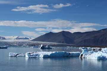 Majestic snow mountains at the South Pole, showcasing the stark beauty of the icy terrain found at the North Pole.