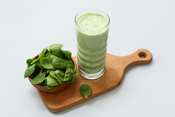 Wall Mural - Glass of fresh spinach smoothie on grey background