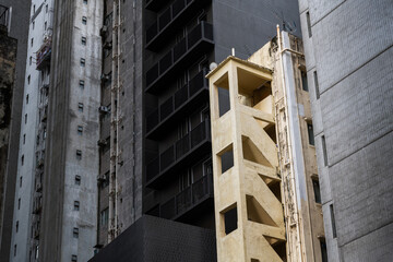 Canvas Print - Yellow fire staircase of building in Hong Kong