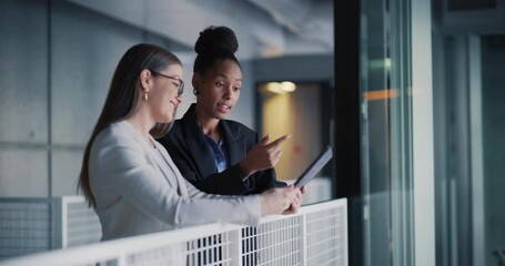 Aufkleber - Professional Female Lawyer and Her Assistant Standing in Modern Office Hallway. Two Diverse Young Women Going Through Schedule and Meetings With Clients on Tablet Computer in a Law Firm