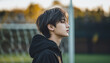 © azure - サッカーゴールとアジア人男性の横顔