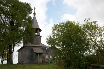 Wall Mural - Arkhangelsk region Lyadinsky churchyard on a cloudy summer day