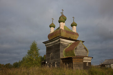 Wall Mural - Russia Arkhangelsk region, Shelokhovskaya, Church of Archangel Michael on a cloudy summer day