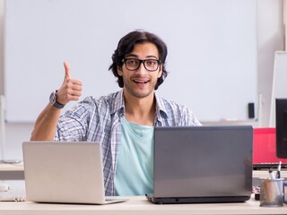 Wall Mural - It specialist working in the office