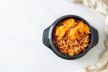 Canvas Print - Korean instant noodles with dumplings