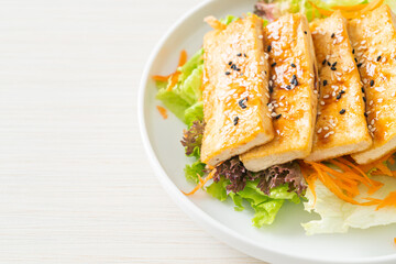 Canvas Print - teriyaki tofu salad with sesame