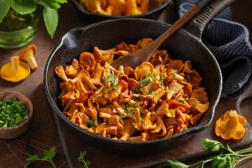 Canvas Print - fried chanterelle mushrooms