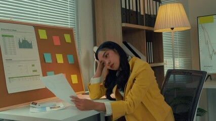Aufkleber - businesswoman struggles to stay awake while working late in her office. exhaustion takes over as she