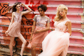 Canvas Print - Street fashion three models in pink dress