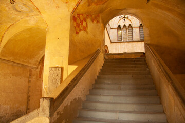 Italia, Toscana, la città di Pistoia. Cortile di Palazzo Comunale.