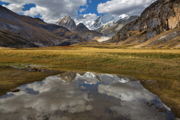 Wall Mural - Lake in Cordillera