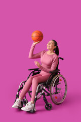 Poster - Female basketball player in wheelchair on purple background