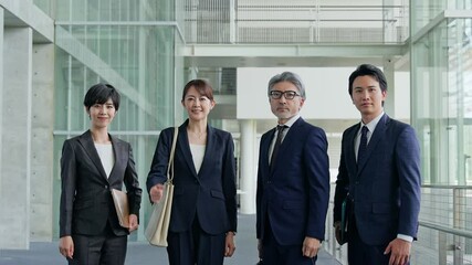 Aufkleber - サムアップを見せるビジネスパーソンのグループ