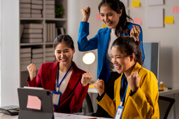 Wall Mural - Three women are celebrating in a cubicle