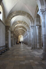  Basilique de Vézelay (intérieur) : nef lattérale