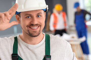 Canvas Print - Male builder working in room, closeup