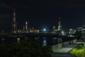 日本　三重県四日市市の大正橋から見える四日市コンビナートの工場夜景