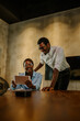 © Zamrznuti tonovi - Multiracial businesspeople chatting in an office and using a digital tablet
