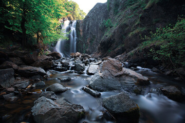 Located 8 kilometers away from Üvezpınar Village in the Termal District, Sudüşen Waterfall and its surroundings offer a magnificent feast for nature lovers.