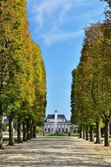 Wall Mural - Schlosspark Pillnitz in Sachsen, Deutschland, vertikal