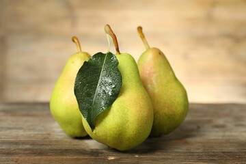 Sticker - Fresh green pears and leaf on wooden table, closeup