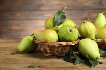 Canvas Print - Fresh green pears and leaves on wooden table, closeup