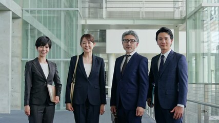 Aufkleber - サムアップを見せるビジネスパーソンのグループ