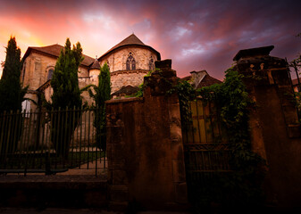 Église au couché du soleil