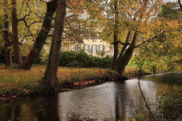  Kleiner Park im Zentrum von Rastede in Niedersachsen	