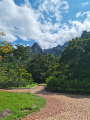 Canvas Print - This is the scenery of Seorak Mountain, South Korea.