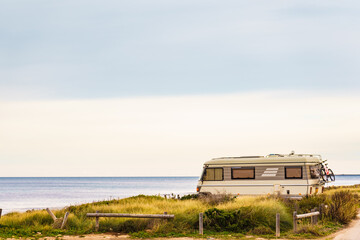 Canvas Print - Old camper rv on beach