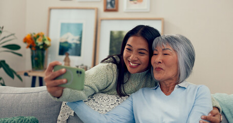 Canvas Print - Senior mom, daughter and happy on selfie at home for social media and profile picture on couch. Retirement, pensioner and smile as parent with bonding, memories and support for unity, love and trust