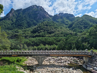Canvas Print - This is the scenery of Seorakan peak and national park.